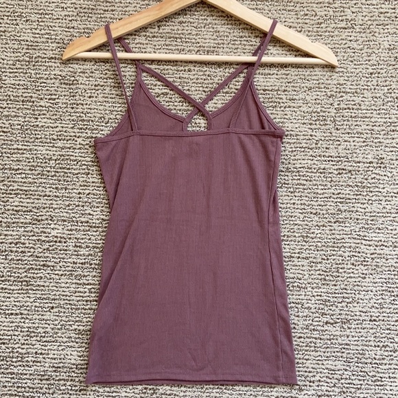 Keyhole Ribbed Tank Top - Picture 2 of 2